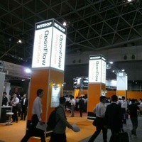 「OpenFlow ShowCase」の特設コーナー。「Open Networking Foundation」（ONF）と出展13社が協力