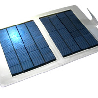 ブックケース型でB5サイズに折りたためる携帯ソーラー発電機 画像