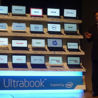 Ultrabook製品群について説明するインテルの吉田社長
