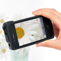 iPhone 4S・4で5倍接写が可能なレンズ付きケース、スポットライトにも使える！ 画像