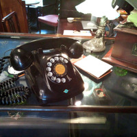 昭和30年代に使われていた4号型電話機の超美品。欲しい…