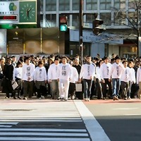 gooが渋谷を乗っ取った。1,000人の“人メディア”と3つの巨大スクリーンを使った宣伝を展開 画像