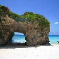 3位は沖縄県の「砂山ビーチ」
