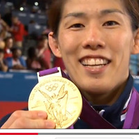 吉田沙保里、金メダルに笑顔
