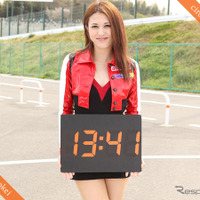 サーキットで活躍する2012年のレースクイーン360名が『サーキット時計』に登場