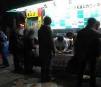 TSUKUMO eX.は、中央通り沿いなのでテレビ局の取材もきていた