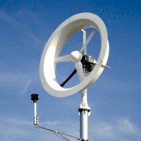 レンズ付き風車（1kW）。ブレード（羽）直径1380mm。国立大学法人九州大学と共同で開発、製作