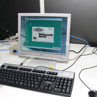 Virtual Server 2005 R2のデモ。仮想環境でWindows NT Server 4.0が動作している
