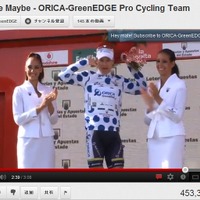 自転車ロードレースチームのオリカ・グリーンエッジ版では、なんとレースの表彰式で「Call Me Maybe」ポーズも