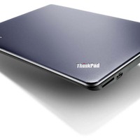 「ThinkPad Edge E135」アークティック・ブルー