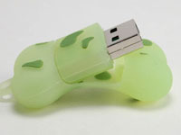 　ソリッドアライアンスは21日、骨のようなシリコンラバーケースにUSBメモリを内蔵した「Doggy Driver USB メモリー」を発売。