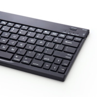 キーボードはBluetooth内蔵でiPadと最大10m離れても操作可能