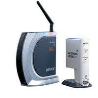 無線ルータ「WHR-HP-G54」（左）、11gイーサネットコンバータ「WLI3-TX1-G54」（右）
