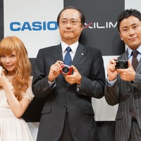 カシオの新製品EXILIM『EX-ZR1000』の発表会に、益若つばささんとフェンシングの太田雄貴選手が登場した