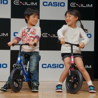 EX-ZR1000の連写性能を試すため、自転車に乗る子供の撮影にも挑戦