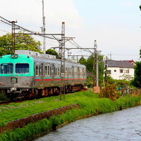 中央前橋駅付近を走る上毛電鉄700型