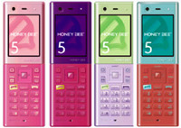 カラフルなデザインのストレート型携帯電話「HONEY BEE 5」