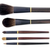 ＜Category/Daily＞黒檀仕様ブラシセット［化粧箱入り］　化粧用ブラシとして愛用されている熊野筆。機能的で美しいデザイン。3万円。