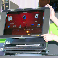 Touch Smart PCには、画面を直接指でタッチして操作することを前提とた簡易シェル「HP Smart Center」が搭載されている