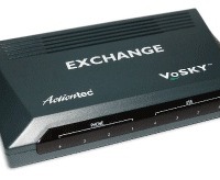 　エクストリークは8日、インターネット電話ソフト「Skype」と構内電話交換機（PBX）との間に設置し、「Skype」と既存の内線電話を連携させるゲートウェイ製品「VoSKY Exchange」の管理ソフトウェア機能強化版となる「バージョン2.0」を発売した。価格はオープン。