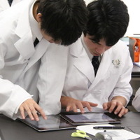 1人1台iPadがある教育環境、広尾学園が公開授業を実施 画像