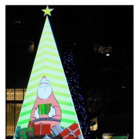 巨大な「Blendy & MAXIMスティック」クリスマスツリー