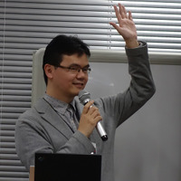 Windows 8について説明する、日本マイクロソフト Windows8エバンジェリストの渡辺弘之氏。