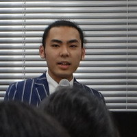壇上で5分でコーディングを披露し会場を驚かせた、Microsoft Student Partnersの慶應義塾大学1年生・高橋俊成氏。