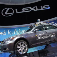 「LEXUS INTEGRATED SAFETY」を搭載したレクサス LS（CES13）