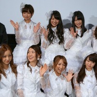 映画『DOCUMENTARY OF AKB48 NO FLOWER WITHOUT RAIN 少女たちは涙の後に何を見る?』の完成披露試写会に参加したAKB48のメンバー