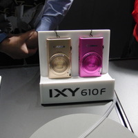 29日に発表されたばかりのキヤノン「IXY 610F」など新製品が展示