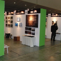 写真家作品展も主会場で開催中