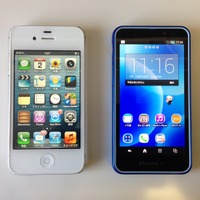 iPhone　4/4Sとほぼ同サイズ。子どもの手でも使いやすい。
