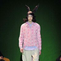 【2013-14秋冬メンズコレクション】コム デ ギャルソン・オム プリュスは好対照な色合いで織りなす男性像 画像