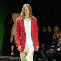 【2013-14秋冬メンズコレクション】コム デ ギャルソン・オム プリュスは好対照な色合いで織りなす男性像
