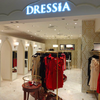 国内商業施設初業態となるレンタルドレス専門店「ドレシア」がエソラ池袋にオープン。プラダやドルガバなどブランドドレスを豊富に用意 画像