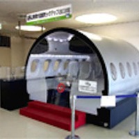 名古屋空港で、MRJの実物大客室モックアップを展示 画像