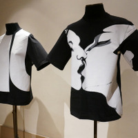 2013年春夏コレクションにも登場したTシャツもポップアップショップで販売されている