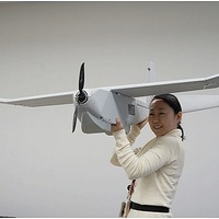 使用する小型無人飛行機の外観