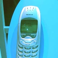 [COMDEX Fall 2002速報（現地19日）]ノキア、Bluetoothを使った車内通話キット「CARK-112」を展示
