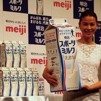 「明治スポーツミルク」発売、TV-CMに江角マキコさん起用 画像