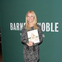 大型書店「BARNES ＆ NOBLE」で出店イベントに参加するグウィネス・パルトロウ（ロサンジェルス）-(C) Getty Images
