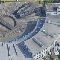 吉永さんが航空機から撮影した梅小路蒸気機関車館（京都市）。空から眺めると、転車台と扇形車庫の特徴的な形状がよく分かる。