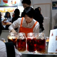 サントリーブースでは自宅でできる果実酒づくりを提案していた（日本ホビーショー 2013）