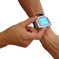 動画も見られる腕時計！ サンコー、1.5型LEDディスプレイ搭載の腕時計