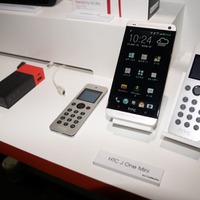 「HTC J One」とアクセサリー類