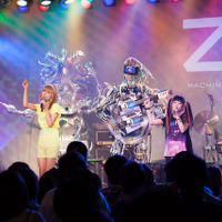 AMOYAMOがロボットバンドと共演ライブ！ 画像