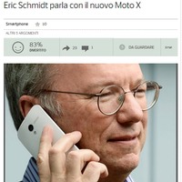 Googleのエリック・シュミット会長が「Moto X」らしき端末を使用している写真