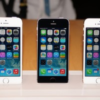iPhone 5s、前面パネルはホワイトとブラックの2色