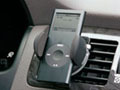 ブライトンネット、iPodやケータイ用のコンパクトな車載ホルダー 画像